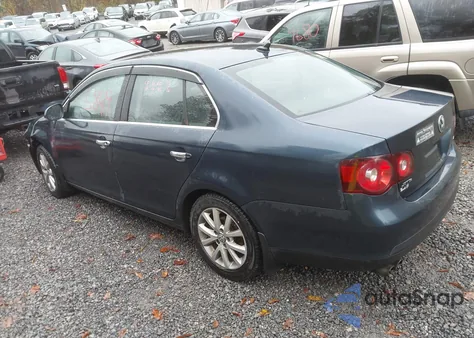 2010 Volkswagen Jetta Limited Edition/Se/Sel from USA, damaged, VIN 3VWRZ7AJ8AM066305